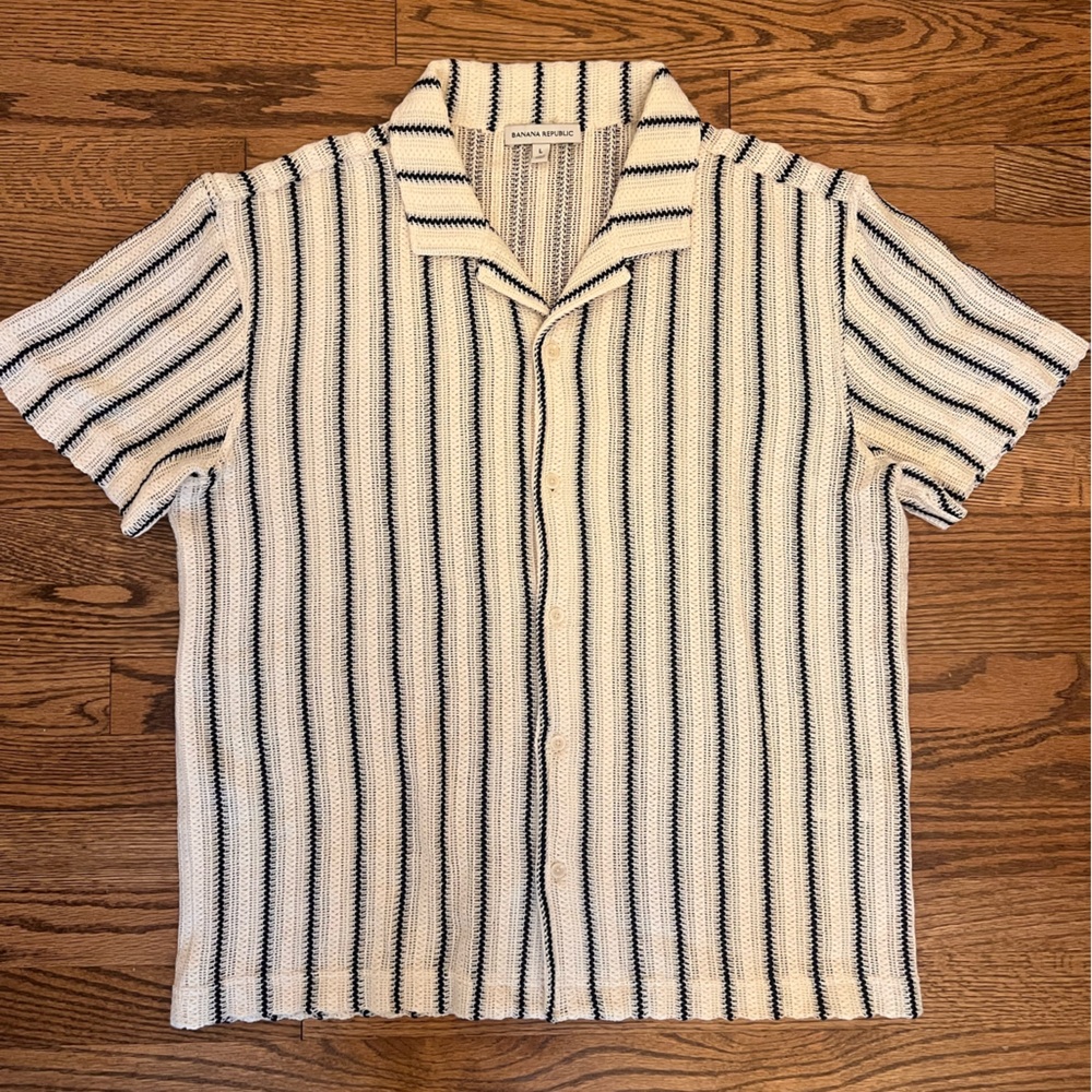 Banana Republic Knit short sleeve shirt